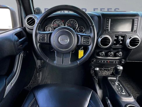 Used 2014 Jeep Wrangler Unlimited Rubicon w/ Dual Top Group AWD/4WD image 8