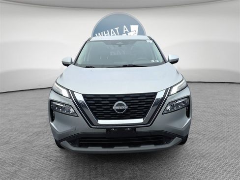 Used 2023 Nissan Rogue SV image 9