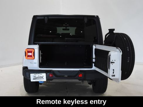 Used 2023 Jeep Wrangler Unlimited Sahara w/ Cold Weather Group AWD/4WD image 8