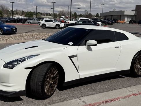 Used 2009 Nissan GT-R Premium AWD/4WD image 4