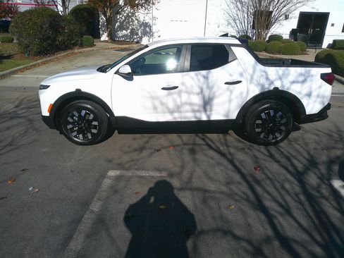 Used 2025 Hyundai Santa Cruz SE image 8