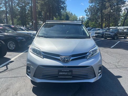 Used 2019 Toyota Sienna Limited Premium w/ Carpet Mat Package AWD/4WD image 7