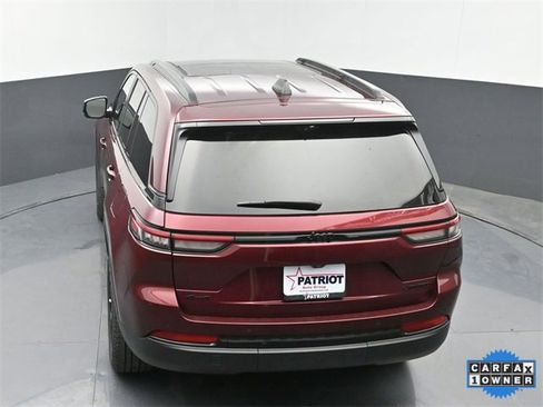 Used 2025 Jeep Grand Cherokee Limited w/ Luxury Tech Group II image 32