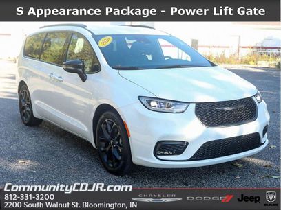 Used 2024 Chrysler Pacifica Touring-L w/ S Appearance Package