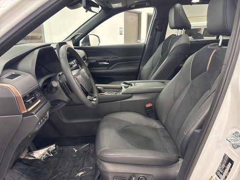Used 2025 Toyota Grand Highlander AWD Hybrid image 16
