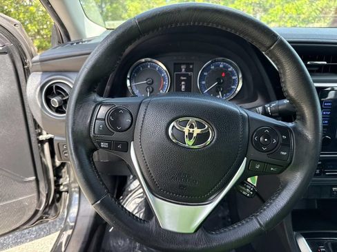 Used 2018 Toyota Corolla SE FWD image 40
