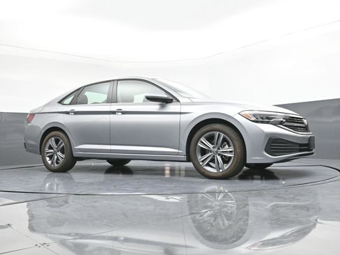 Used 2024 Volkswagen Jetta SE image 21