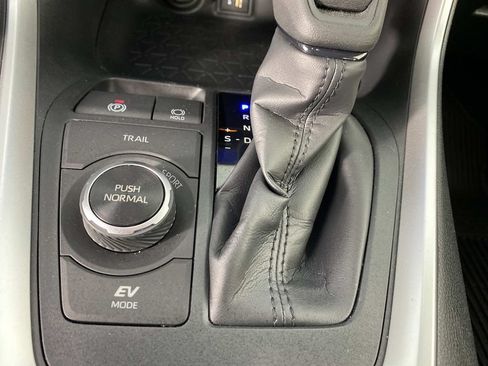 Used 2024 Toyota RAV4 LE AWD/4WD image 28