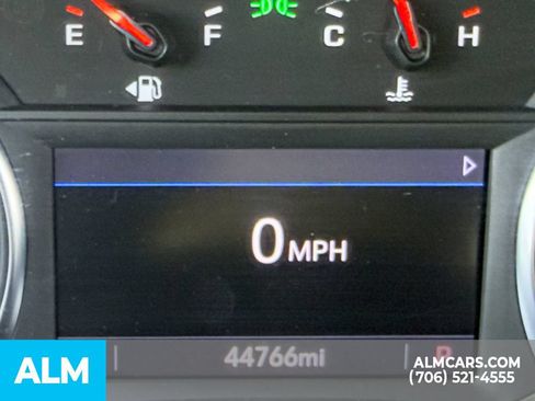 Used 2023 Chevrolet Traverse LT FWD image 23