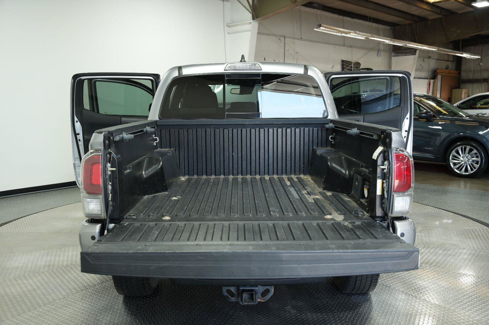 Used 2020 Toyota Tacoma TRD Off-Road w/ Technology Package AWD/4WD image 15