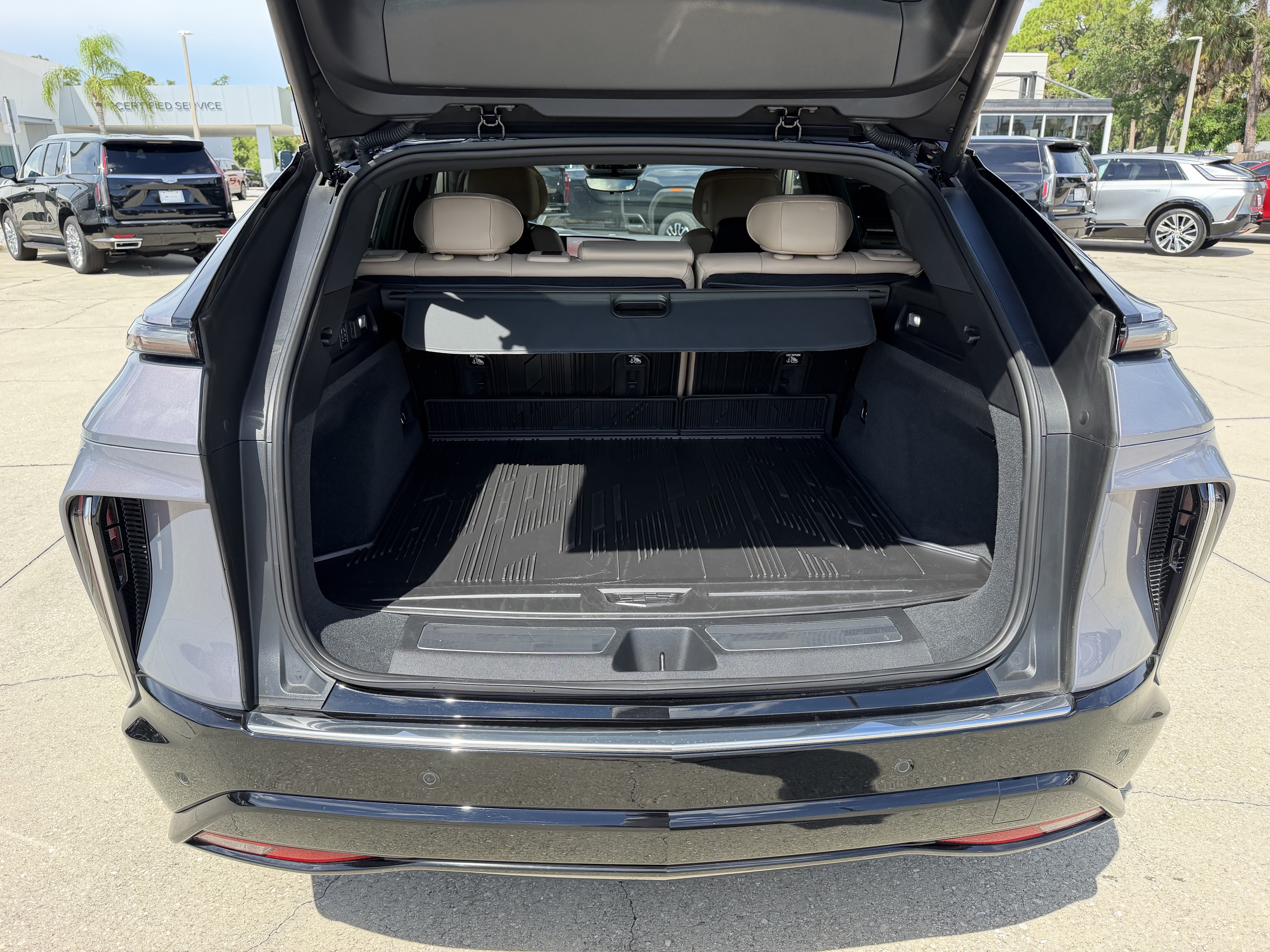 Certified 2026 Cadillac Lyriq Signature Luxury w/ LPO, Blue Accent Package AWD/4WD image 11