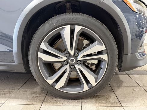 New 2026 Volvo V60 B5 Cross Country Plus w/ Climate Package image 9
