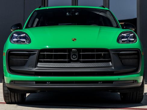 New 2026 Porsche Macan GTS image 8