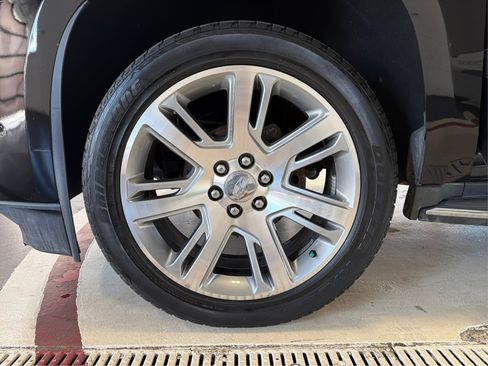 Used 2017 Cadillac Escalade ESV Luxury AWD/4WD image 13