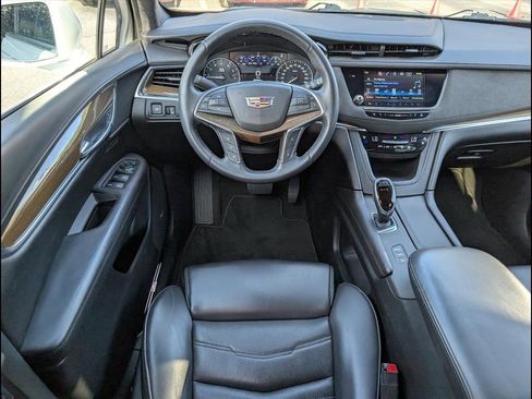 Used 2017 Cadillac XT5 Platinum image 9
