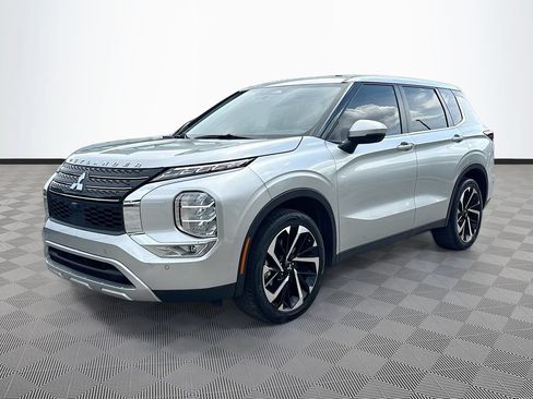 Used 2024 Mitsubishi Outlander SE FWD image 3