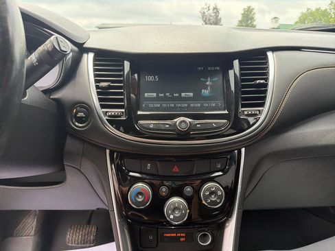 Used 2017 Chevrolet Trax Premier w/ Driver Confidence II Package AWD/4WD image 11