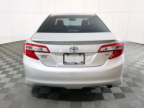 Used 2013 Toyota Camry SE FWD image 4