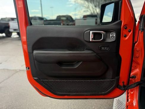 Used 2019 Jeep Wrangler Unlimited Sahara w/ Advanced Safety Group AWD/4WD image 14