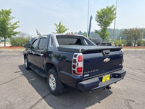 Used 2009 Chevrolet Avalanche LT w/ Convenience Package #1 AWD/4WD image 8