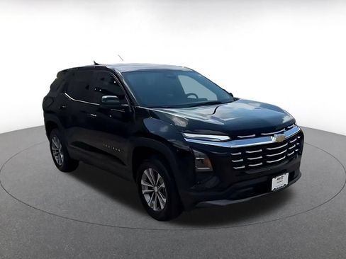 Used 2025 Chevrolet Equinox LT FWD image 2