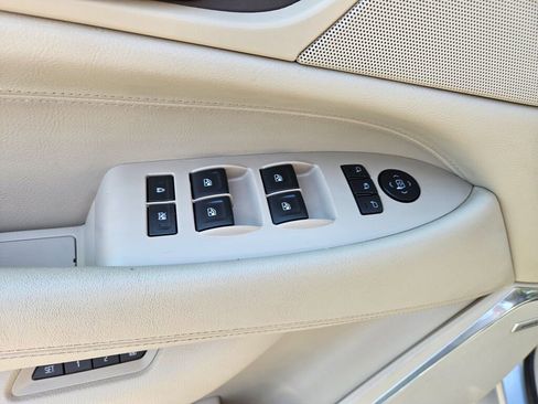 Used 2015 Cadillac Escalade Luxury image 22