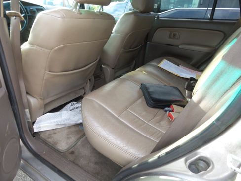 Used 2002 Toyota 4Runner SR5 AWD/4WD image 5
