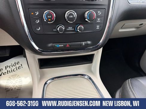 Used 2020 Dodge Grand Caravan SXT FWD image 17