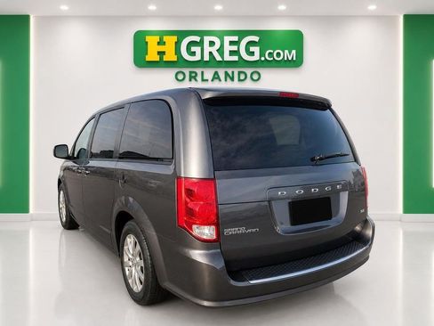 Used 2018 Dodge Grand Caravan SE w/ UConnect Hands-Free Group FWD image 2