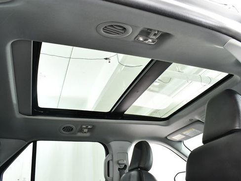 Used 2022 Ford Explorer XLT w/ Equipment Group 202A image 18