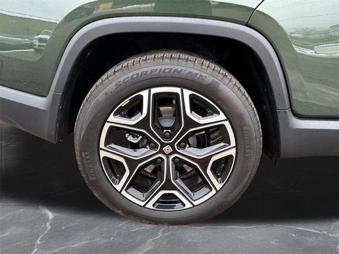 Used 2025 Rivian R1T Adventure image 32