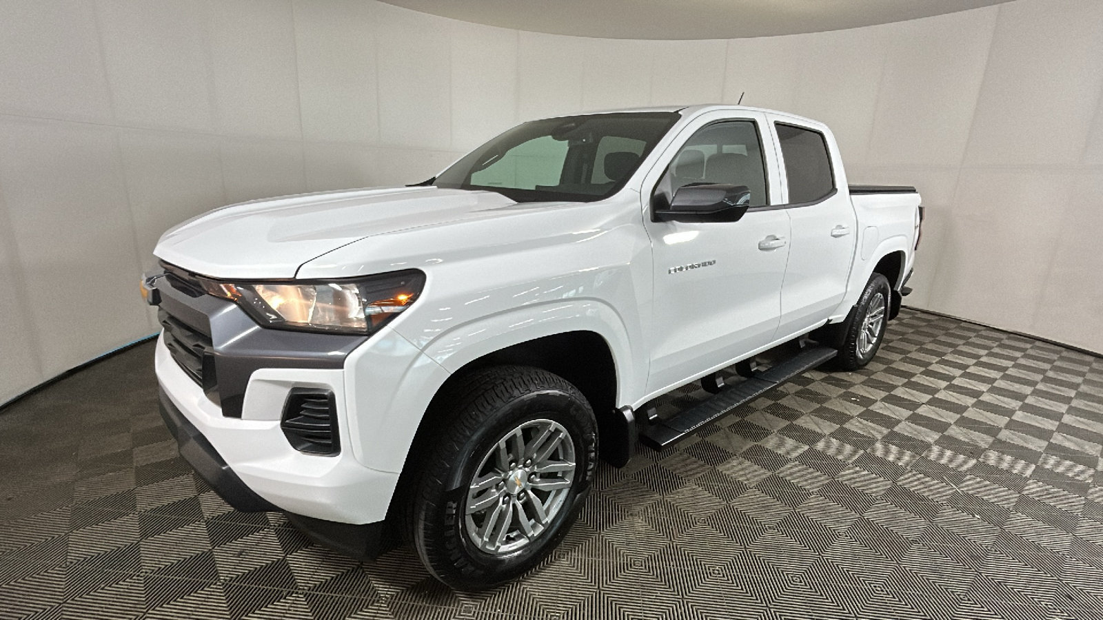 Used 2026 Chevrolet Colorado LT w/ LPO, Pro Essentials Package AWD/4WD image 7