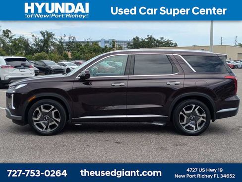 Used 2024 Hyundai Palisade SEL w/ Premium Package AWD/4WD image 2