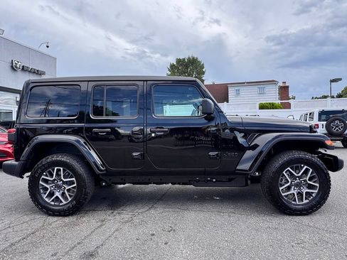 New 2026 Jeep Wrangler Unlimited Sahara AWD/4WD image 8
