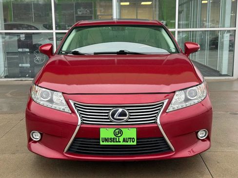 Used 2014 Lexus ES 300h w/ Luxury Package w/Bamboo Trim image 2