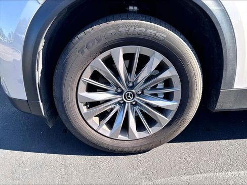 Used 2025 MAZDA CX-90 Plug-In Hybrid w/ Preferred AWD/4WD image 33