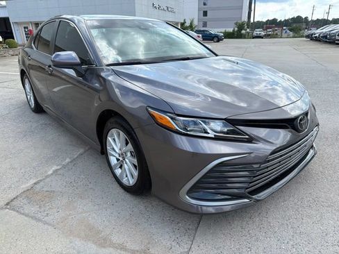 Used 2023 Toyota Camry LE FWD image 4