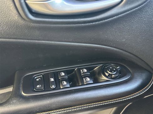 Used 2021 Jeep Compass Latitude image 21