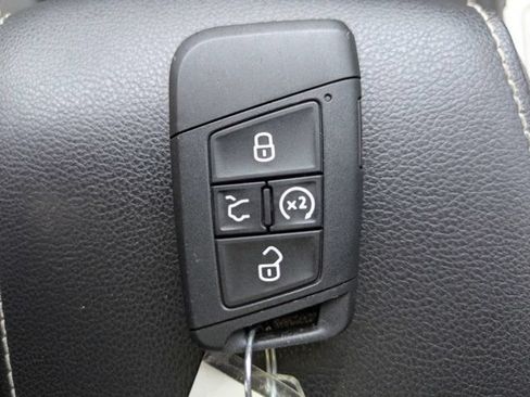 Used 2022 Volkswagen Tiguan SE R-Line FWD image 31