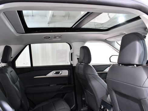 New 2025 Ford Explorer Active w/ Active Comfort Package image 18