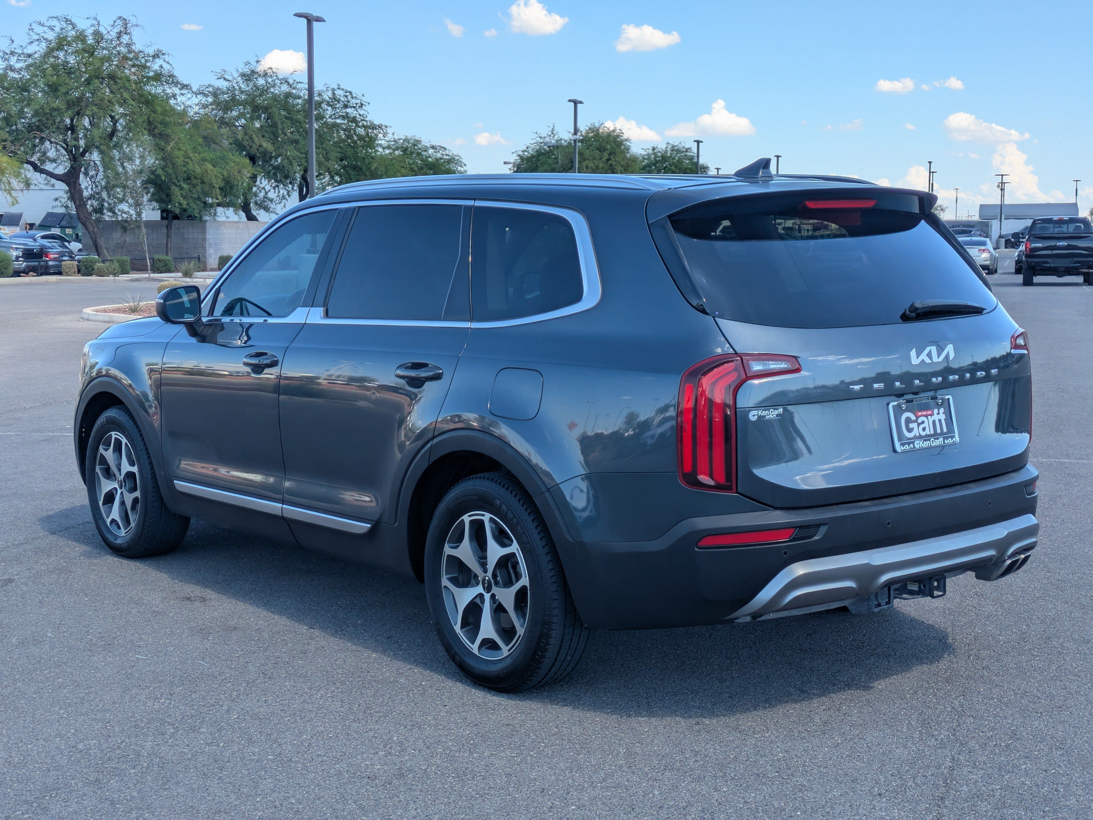 Used 2022 Kia Telluride EX w/ Towing Package FWD image 3