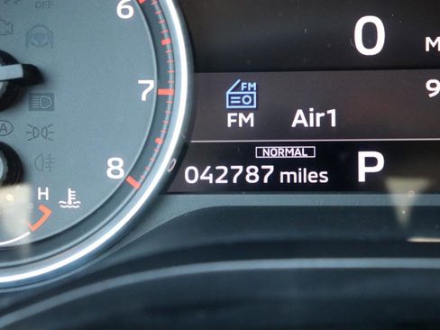 Used 2024 Mitsubishi Outlander AWD image 29
