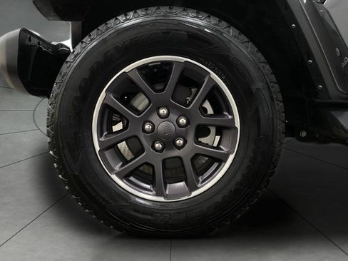 Used 2022 Jeep Gladiator Overland w/ Popular Equipment Package AWD/4WD image 13