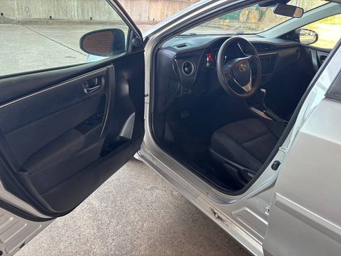 Used 2018 Toyota Corolla LE FWD image 13