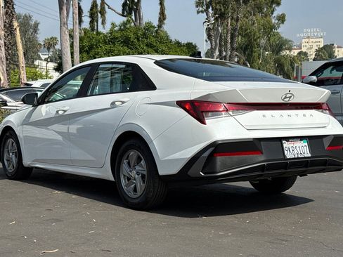 Used 2024 Hyundai Elantra SE image 6