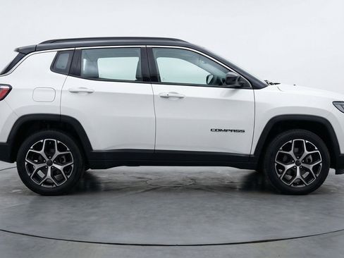 Used 2025 Jeep Compass Limited AWD/4WD image 11
