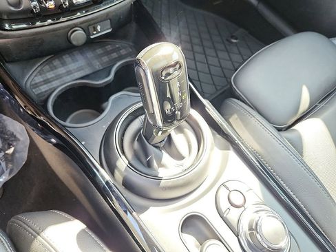 Used 2022 MINI Cooper Clubman S w/ Premium Package image 16