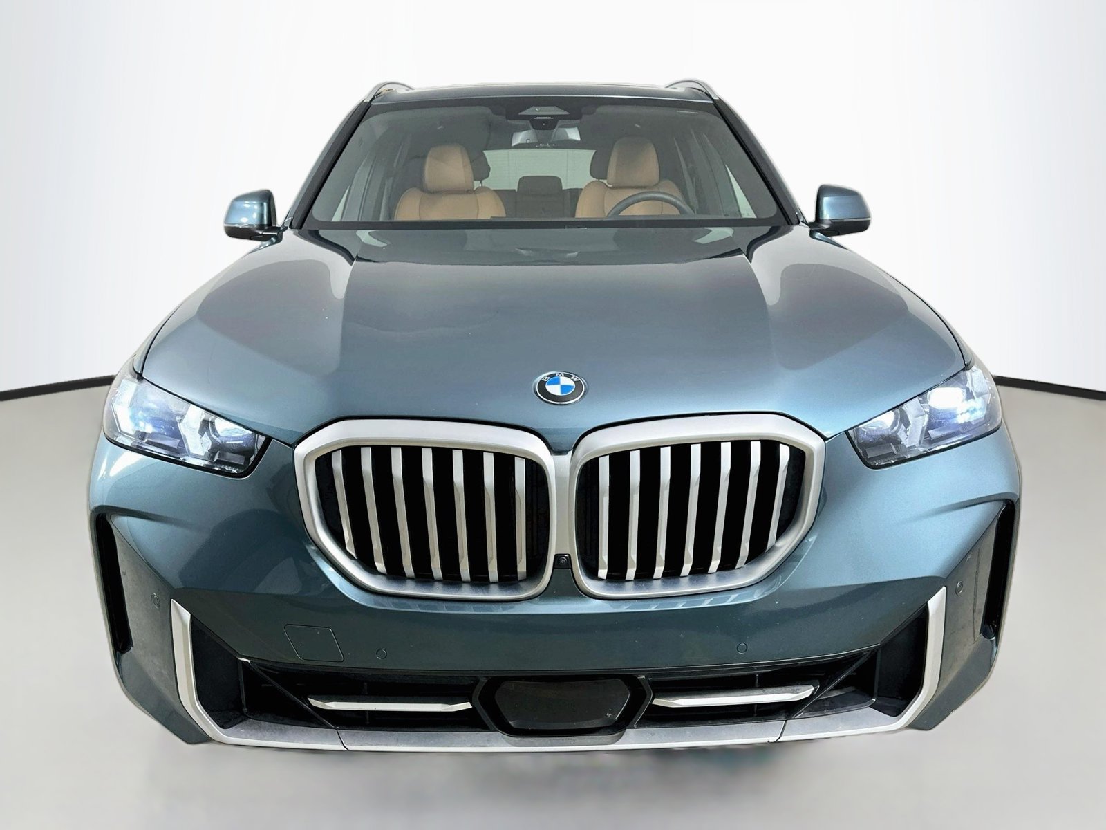 Used 2024 BMW X5 xDrive40i w/ Parking Assistance Package AWD/4WD image 2