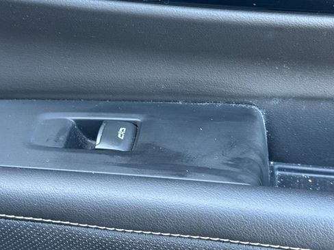 Used 2025 Chevrolet Suburban Premier image 22