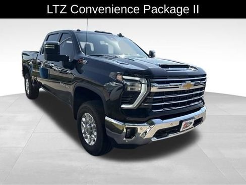 Used 2025 Chevrolet Silverado 2500 LTZ w/ LTZ Convenience Package AWD/4WD image 4